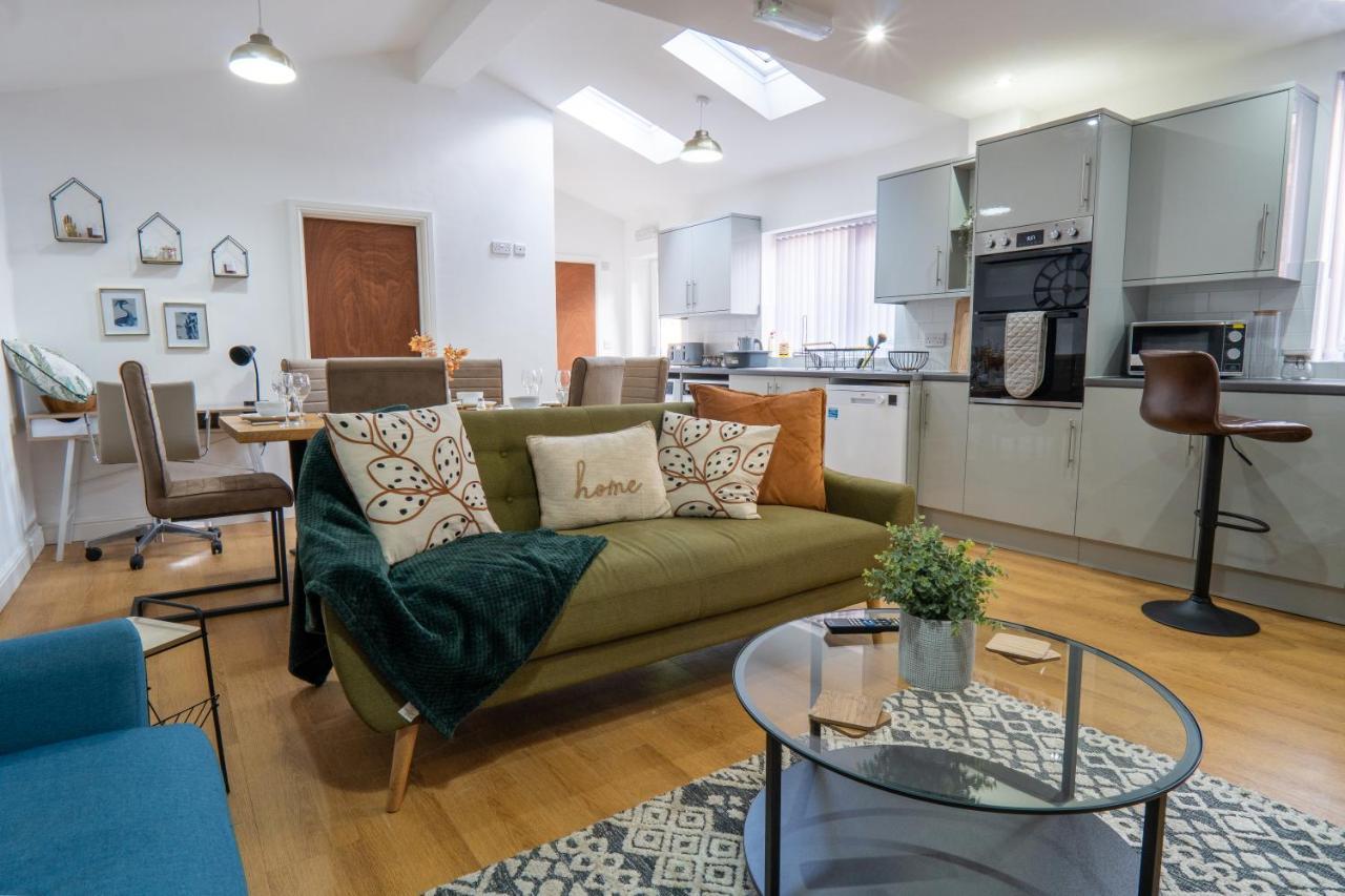 Heartland House, 7 Spacious Bedrooms Sleeps 4 Plus, Near Nec, Jlr,Bhx Birmingham Exterior foto