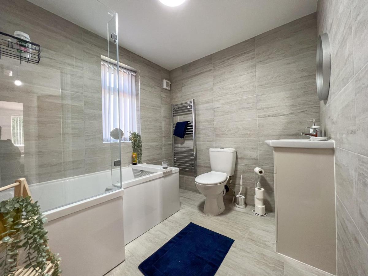 Heartland House, 7 Spacious Bedrooms Sleeps 4 Plus, Near Nec, Jlr,Bhx Birmingham Exterior foto